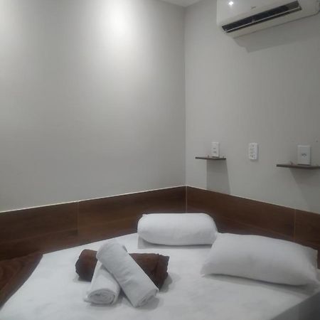 Pousada Quarto Casal Com Ar,Frigobar, Garagem Aparecida  Buitenkant foto